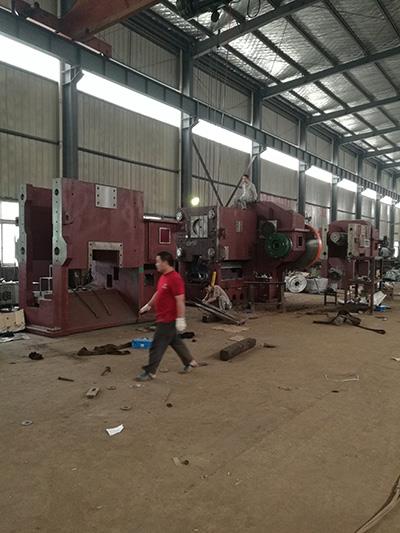 5臺冷剪機(jī)同時在裝配過程中